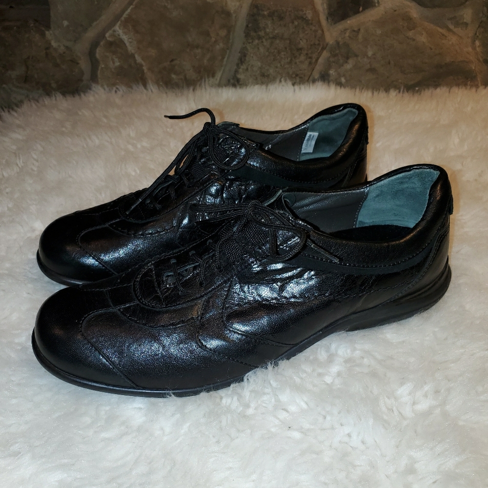 Sensible The Stretchable shoes black oxfords